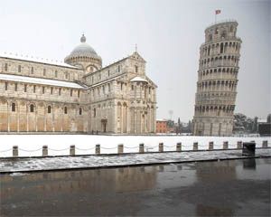 The Pisa cathedral and the leaning Tower of Pisa, Italy, December 29, 2005. [© AP Images]