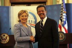 Date: 04/17/2009 Location: Santo Domingo, Dominican Republic Description: Secretary Clinton shakes hands with Dominican Republic President Leonel Fernandez at the end of a press conference at the national palace in Santo Domingo, April 17, 2009.  © AP Photo