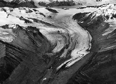 Oblique aerial photo of Gulkana Glacier in 1967 (click for enlargement, 176KB).