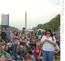 Crowd enjoys festivities at Earth Day celebration in Washington, D.C., 19 Apr 2009