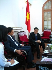 age of Israel Hernandez meeting with the Vice Minister Le Nam Thang of the Ministry of Information and Communications