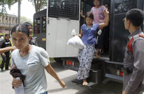 Migrants from Myanmar arrive at provincial court in Ranong Province Friday April 11,2008.AP