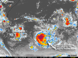 Click here a satellite image of Tropical Cyclone Kalunde on March 13, 2003