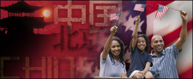 Collage: Imágenes de China, bandera de EE. UU., seguidores del equipo olímpico estadounidense 