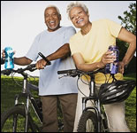 Foto: un hombre y una mujer con sus bicicletas