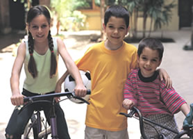 Foto de tres niños