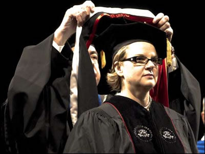 Secretary Spellings receives an honorary degree, the 2006 Doctor of Humane Letters, Honoris Causa, from the University of Houston in Houston, Texas.