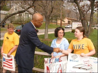 Secretary Paige is welcomed by Southside Middle School eighth graders in Manchester, New Hampshire.