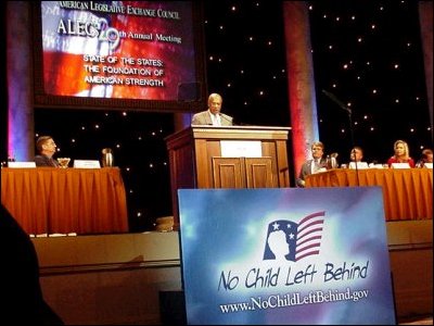 Sec. Paige delivers a keynote address at the annual meeting of the American Legislative Affairs Council in Orlando, Florida -- the 18th stop on his "No Child Left Behind" Tour Across America.