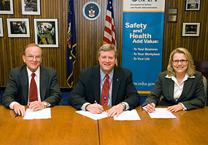 (L to R) Dr. Dennis O'Leary, then-President, Joint Commission on Accreditation of Healthcare Organizations; Edwin G. Foulke, Jr., former-Assistant Secretary, USDOL-OSHA; and Karen Timmons, President and Chief Executive Officer, Joint Commission Resources; at the national Alliance renewal signing on November 8, 2006.