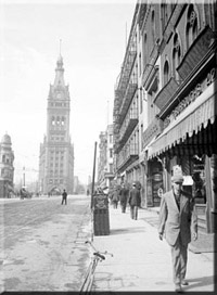 View of East Wells Street from Market Street, Milwaukee, 1910. 