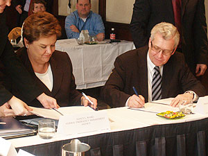 Acting FEMA Administrator Nancy Ward and Yuri Brazhnikov of EMERCOM sign the 2009-2010 work plan for the U.S.-Russia Committee on Cooperation in Emergency Management.