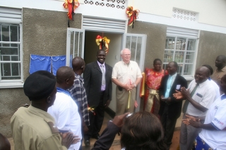 OTI Africa Team Leader John Rigby inaugurates the Purongo Sub-County administrative offices.