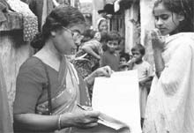 Photo of a health worker speaking to a woman in India.