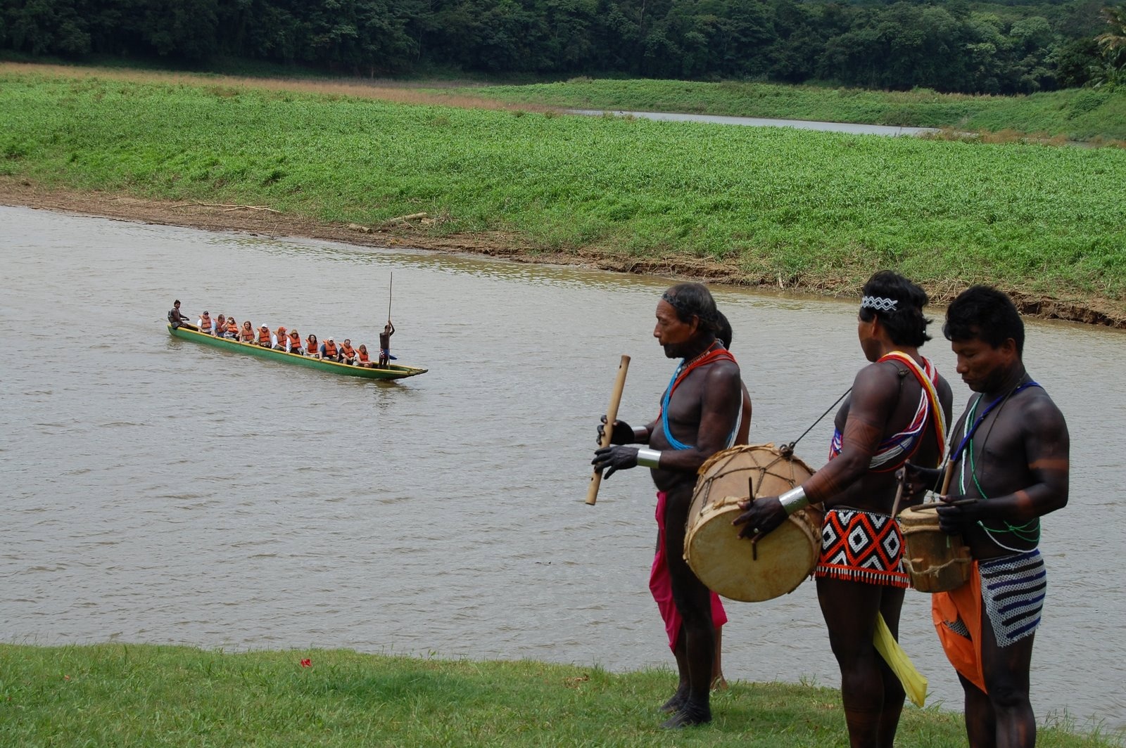 Ella Drua community wainting for tourists