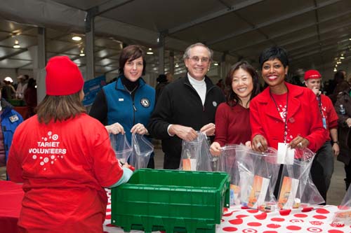 Corporation for National and Community Service Acting CEO Nicola Goren joins Corporation board members Stan Soloway, Hyepin Im, Laysha Ward, and thousands of volunteers to prepare care packages for troops sattioned in Iraq during Serve DC's Operation Gratitude project for the 2009 Martin Luther King, Jr. Day of Service in Washington, DC.  Fueled by President Obama’s call to service, the 2009 Martin Luther King, Jr. Day of Service experienced a historic level of participation, as Americans across the country honored Dr. King by serving their communities on the January 19 King Holiday. In total, more than 13,000 projects took place -- the largest ever in the 14 years since Congress encouraged Americans to observe the King Holiday as a national day of service and charged the Corporation for National and Community Service with leading this national effort.