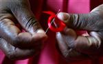 A Kenyan woman prepares ribbons ahead of December 1st, the World Aids Day at Beacon of Hope centre in Nairobi. Picture taken on November 25, 2004. REUTERS/Antony Njuguna