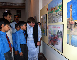 Lahore, April 22, 2009 – One of the prize winners of a poster exhibit “Lahore – My City” explaining the idea behind his poster to U.S. Consulate Principal Officer Bryan Hunt.