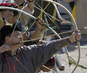 Archers practice for competition at annual Naadam Festival in Ulaanbaatar, Mongolia, July 10, 2006. [© AP Images]