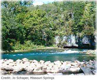  Foto de uma fonte natural no Missouri, USA.