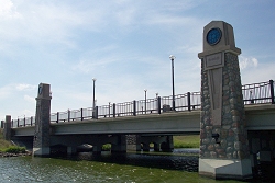 Photo of the Bemidji over pass, overlooking the Mississippi River