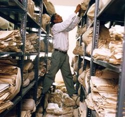 The file room at Lalitpur District Court was in disarray. Locating and retrieving files was difficult and usually depended on whether the court staff remembered a file’s location. Case files were often held together with string or stuffed in cotton sacks on the floor.