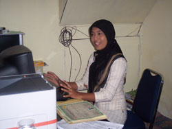 Young Novi learned data-entry skills at a training course and is using them at her new job with the Banda Aceh Chamber of Commerce.