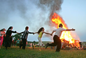 People dance during summer solstice festival near Mosar, Belarus. June 26, 2005. [© AP Images]