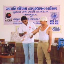 A first-aid teacher demonstrates proper bandaging techniques for the most common injuries caused by disasters.