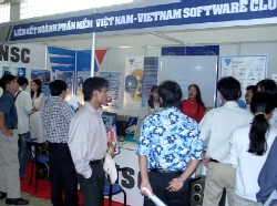 Fifty three cluster members attended the 2004 Vietnam IT Week tradeshow. 
