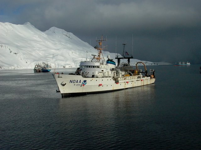 Photo of NOAA Ship MILLER FREEMAN