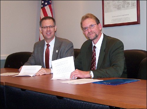 (L to R):  Terrance M. Allan, Health Commissioner, Cuyahoga County Board of Health; and Rob Medlock, Area Director, Region V, Cleveland, Ohio Area Office, USDOL-OSHA at the Alliance signing on October 1, 2008.