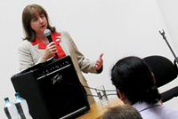 Chargé D’Affaires Mary Thompson-Jones addresses U.S. medical students 