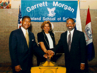 Transportation Secretary Rodney Slater, Principal Laverne Hooks, and Cleveland Mayor Michael White.