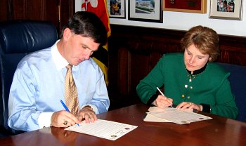 Governor Robert L. Ehrlich and EEOC Chair Cari M. Dominguez sign a resolution