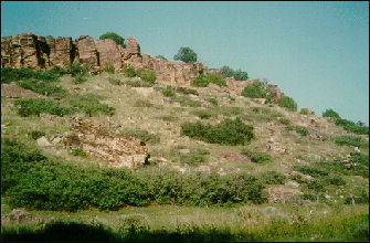 JPG -- Rocky bluffs of Cottonwood Canyon