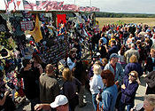 crowd at Flight 93 site