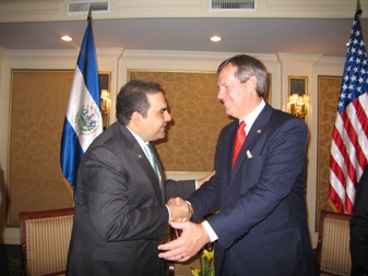 January 14, 2008 – U.S. Secretary of Health and Human Services (HHS) Michael O. Leavitt meets with the President of the Republic of El Salvador, the Honorable Antonio Saca González, before the inauguration of the Honorable Álvaro Colóm as President of the Republic of Guatemala, in Guatemala City.