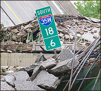 Photograph: Interstate-35W bridge debris in Minneapolis