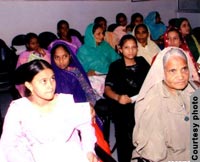 SPRAT adapta sus programas de alfabetización y capacitación laboral para servir a los más vulnerables de Gujarat, especialmente a mujeres y niños.
