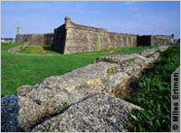 El Castillo de San Marcos, construido de 1672 a 1695 para la protección de St. Augustine, Florida, fue el primer asentamiento europeo permanente en la porción continental de Estados Unidos.