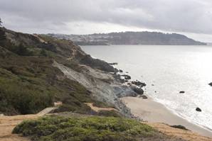 A photo of the bluffs and ocean views from the Batteries to Bluffs trail.