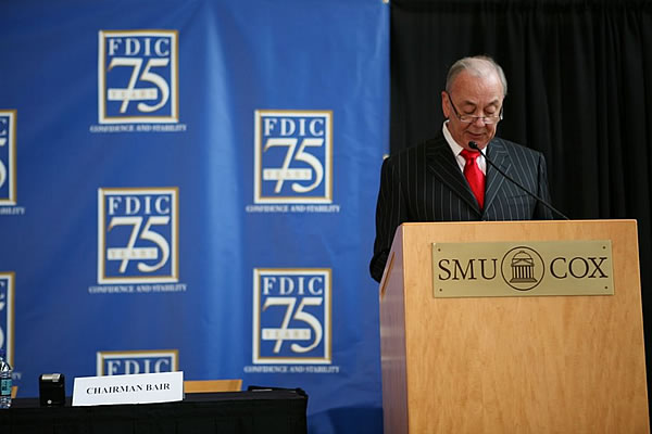 Albert W. Niemi Jr., Dean of the Edwin L. Cox School of Business at Southern Methodist University introduces FDIC Chairman Sheila Bair.