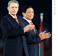 IOC chief Jacques Rogge (L) stands with BOCOG president Liu Qi during  closing ceremony of 2008 Beijing Olympic Games, 24 Aug 2008