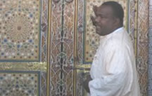 Photo of Moroccan man explaining the traditional decorative Moroccan architecture to NSLI-Y scholars.