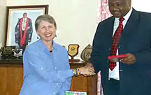 Photo of Mayor Heidi Davison with a Kenyan Official