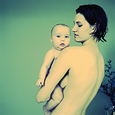 HealthDay news image for article titled: U.S. Women Delaying Motherhood, Report Shows