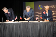 U.S. Commerce Secretary Carlos M. Gutierrez; Chile Minister of Economy, Development, and Reconstruction Hugo Lavados; and Atlanta Mayor Shirley Franklin sign agreement to hold 2009 ACF in Chile.