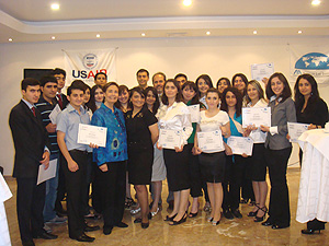 USAID Country Coordinator Scott Taylor took a group photo with StreetLaw graduates.
