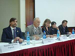 Healthy Russia Foundation, the U.S. National Cancer Institute and State Duma deputies cochair a session on media, information campaigns and tobacco advertising at the Russian National Congress on Tobacco.